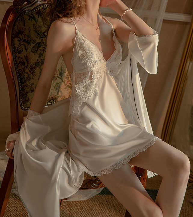 Women's sleepwear 