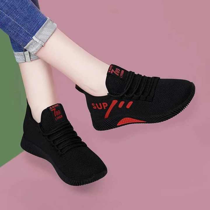 Women's sports shoes 