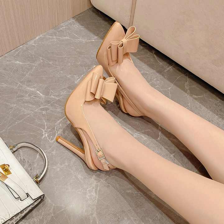 كعب نسائي رفيع جديدة مدببة مع عقدة فيونكة