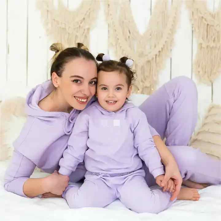 Huge Discounts Family Matching Outfits Mother Daughter Solid Color Long Pants Set 2 Pieces Girls Casual Sportswear Setتخفيضات هائلة ملابس عائلية لأم وابنتها بلون واحد وبنطال طويل طقم 2 طقم ملابس رياضية غير رسمية للفتيات