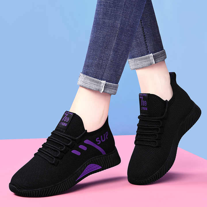 Women's sports shoes 