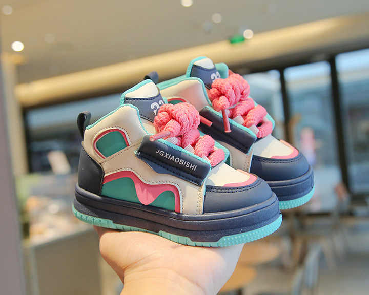 New models of boys' boots 