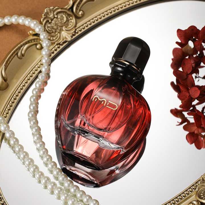 A luxurious fruity fragrance for women 