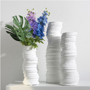 مزهرية سيراميك بيضاء حديثة لحفلات الزفاف