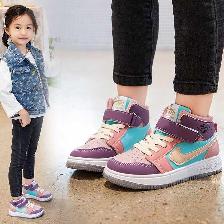 New Kids Shoes Classic Sneakers. 
