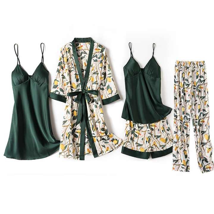 ملابس نوم نسائية