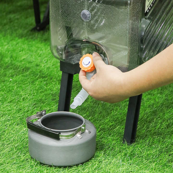 خزان مياه خارجي مع حامل وحنفية قابلة للفصل External water tank with stand and detachable faucet