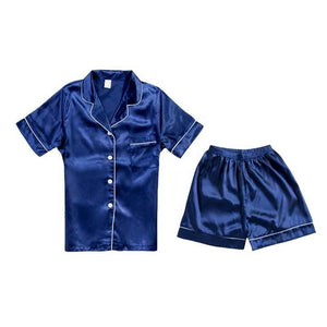 ملابس نوم حريرية