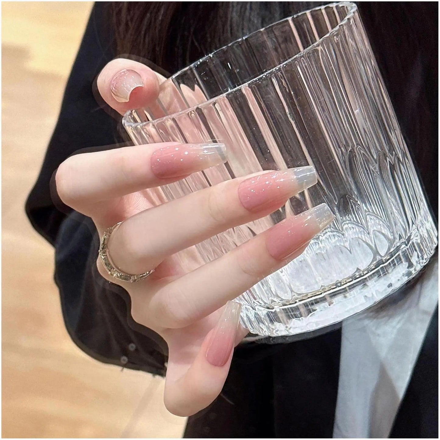 nails - fingernails 