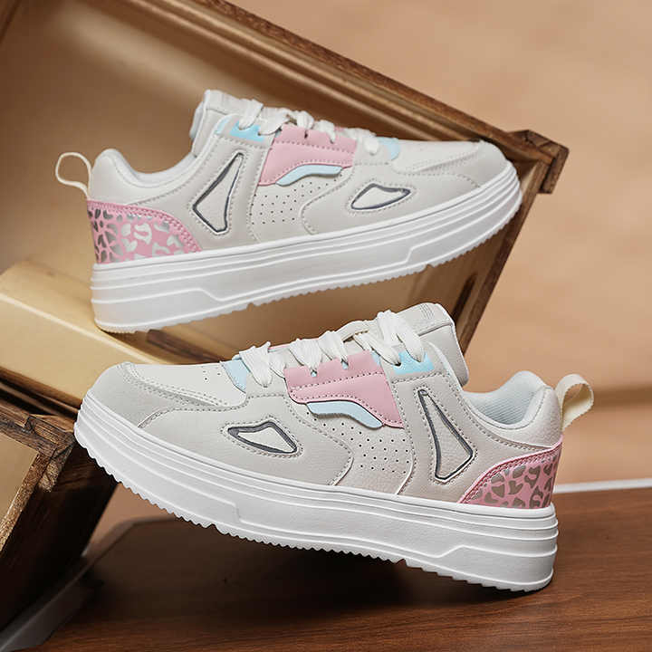 Women's sneakers 