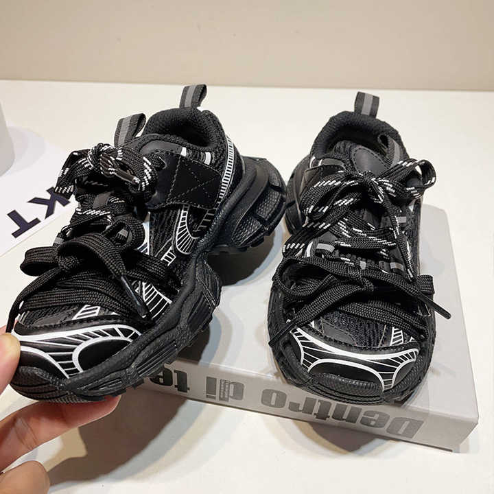 Comfortable girls' sneakers 
