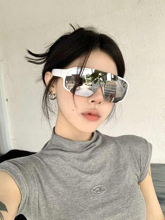 نظارات شمسيه نسائيه