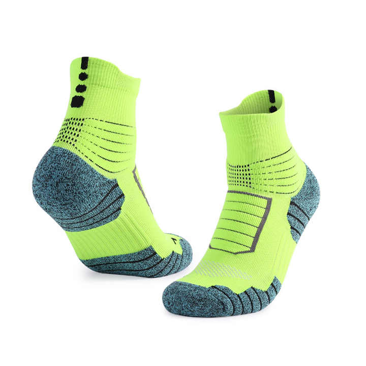 Sweat-absorbing, breathable and shock-absorbing sports socks for men and women with thick bottom and towel 