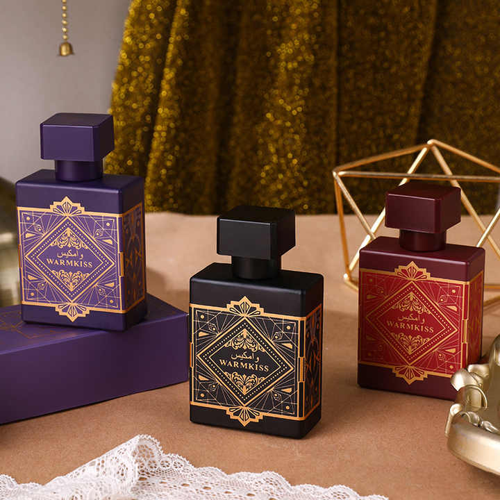 Floral, fruity, woody, spicy fragrance 