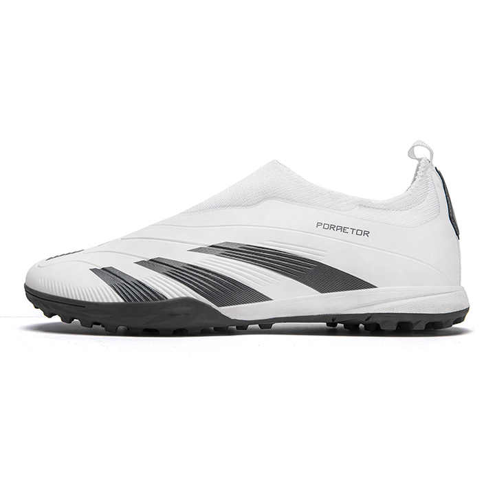Breathable soccer training shoes 