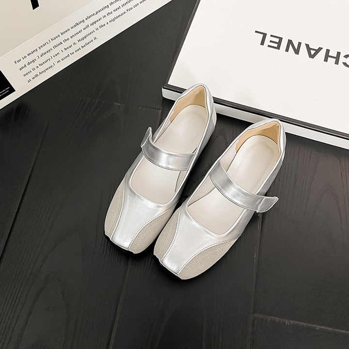 Women's flat shoes 