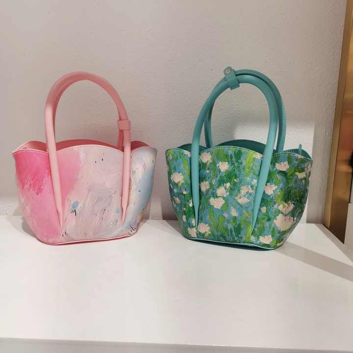 Luxury women's handbags printed with oil paintings 