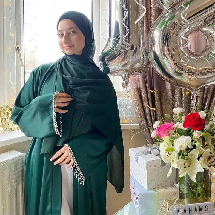 عبايه نسائيه ملونه و انيقه