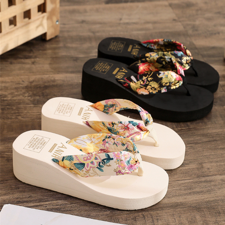 Women's beach slippers 