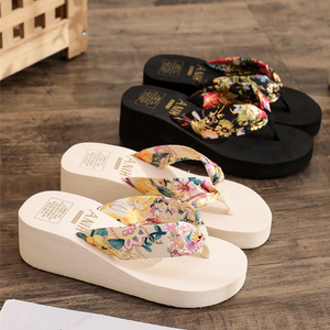 Women's beach slippers 