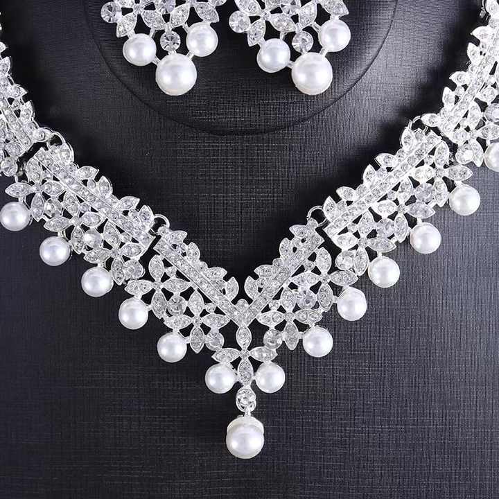 pearl necklace 