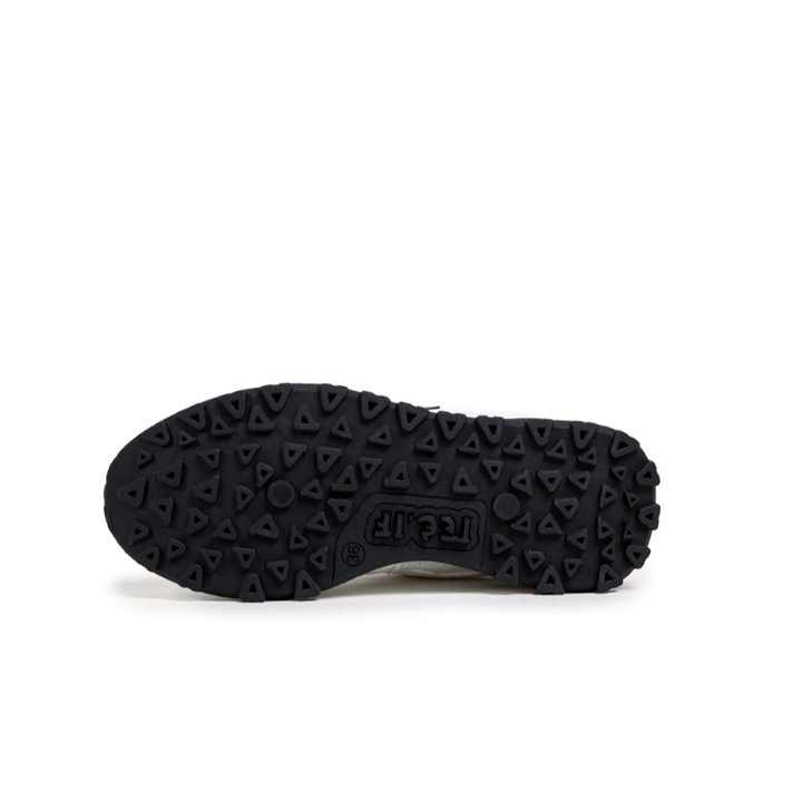 Women's sports shoes 