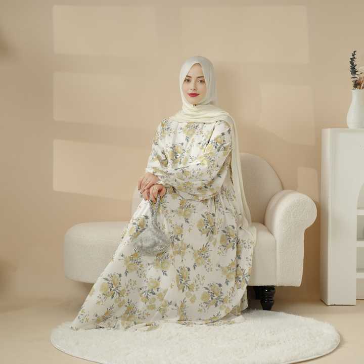 عبايا طويله نسائيةLong Abayas for Women Long Abayas for Women