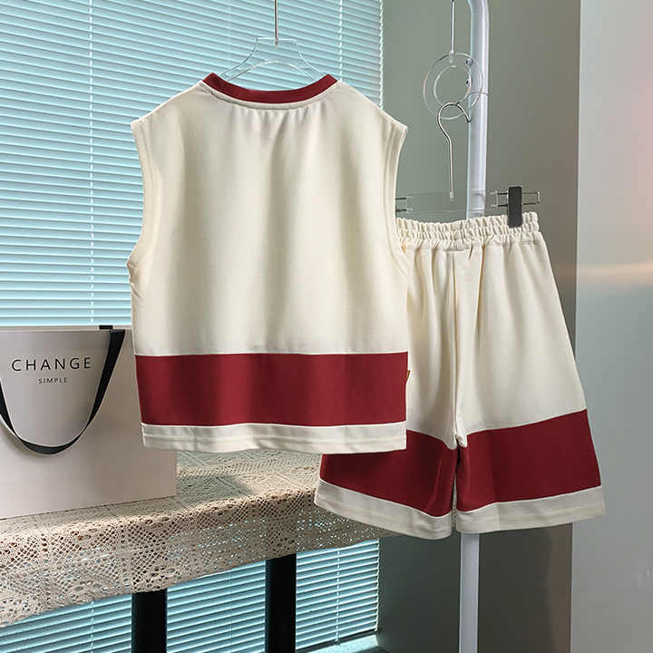 Comfortable and modern sportswear for boys 