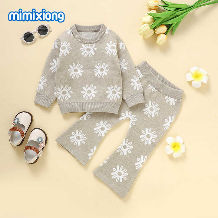 بلوزات وسراويل  بنات