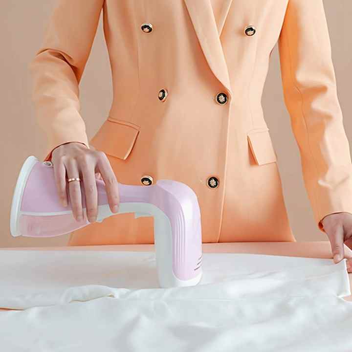 Powerful portable steam iron 