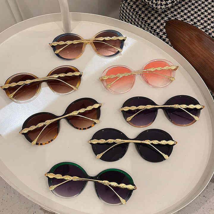 Fashionable ladies sunglasses 