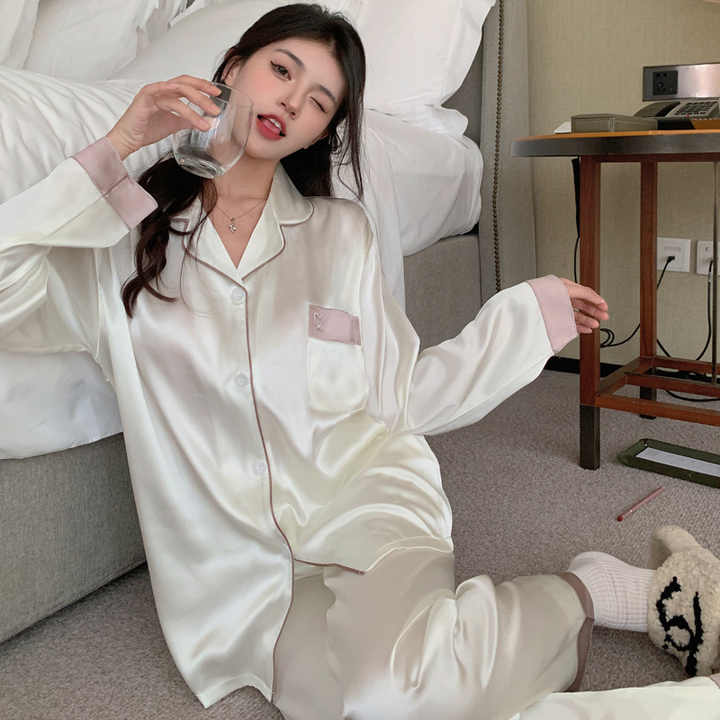 Women's long-sleeved pajamas