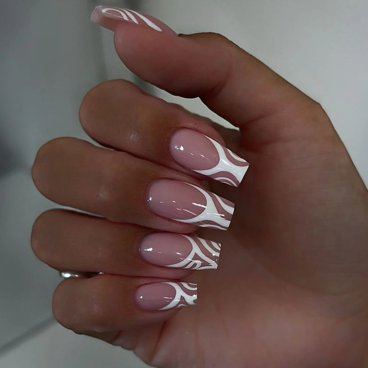 Short almond nails 