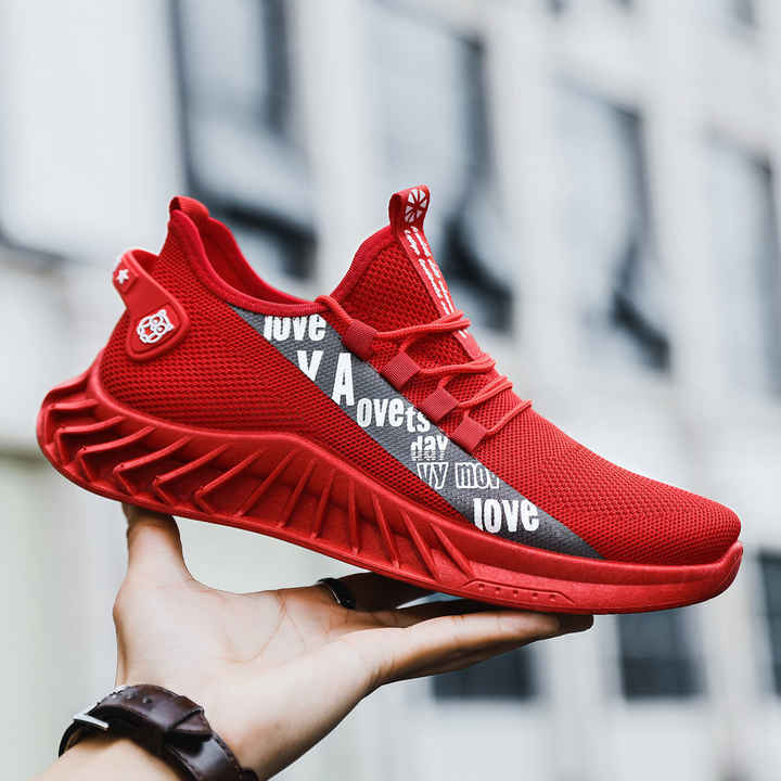 Fashionable casual sneakers