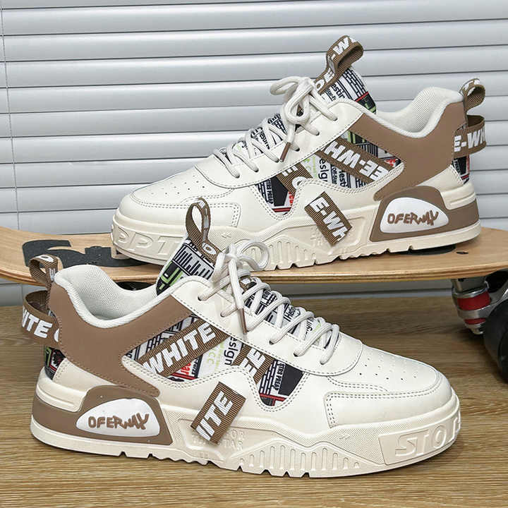 casual sneakers 