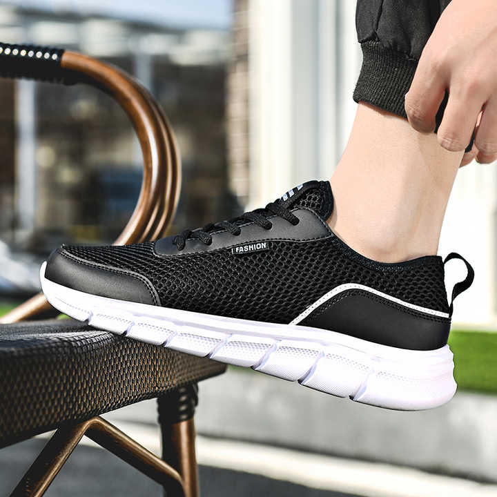 Comfortable lightweight casual sneaker