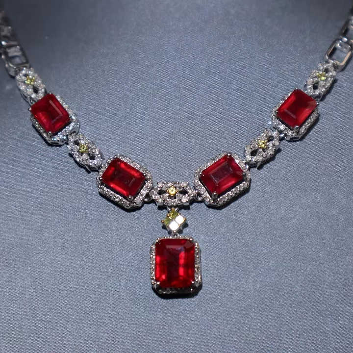 قلادات نسائيه