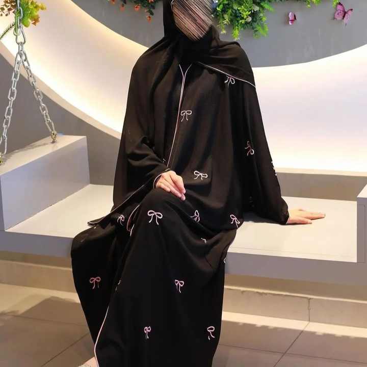 Black abaya fashion 