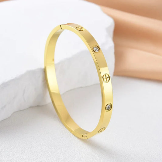 Exquisite and Fashionable Cross Bracelet 
