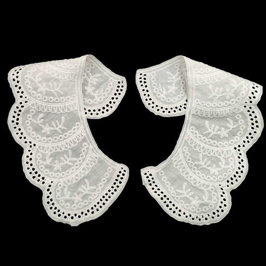 Children's accessories Children's lace accessories with carved holes 