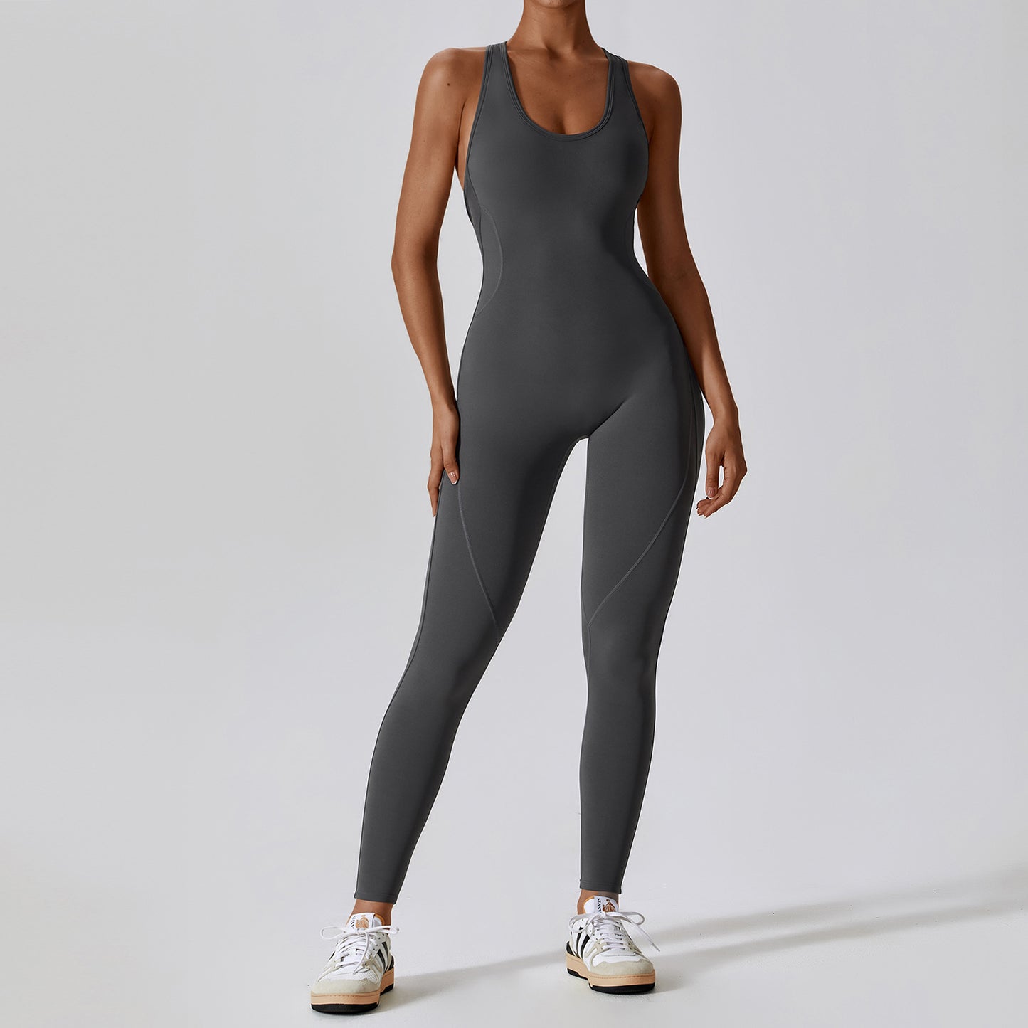 بدلات نسائيه رياضيه