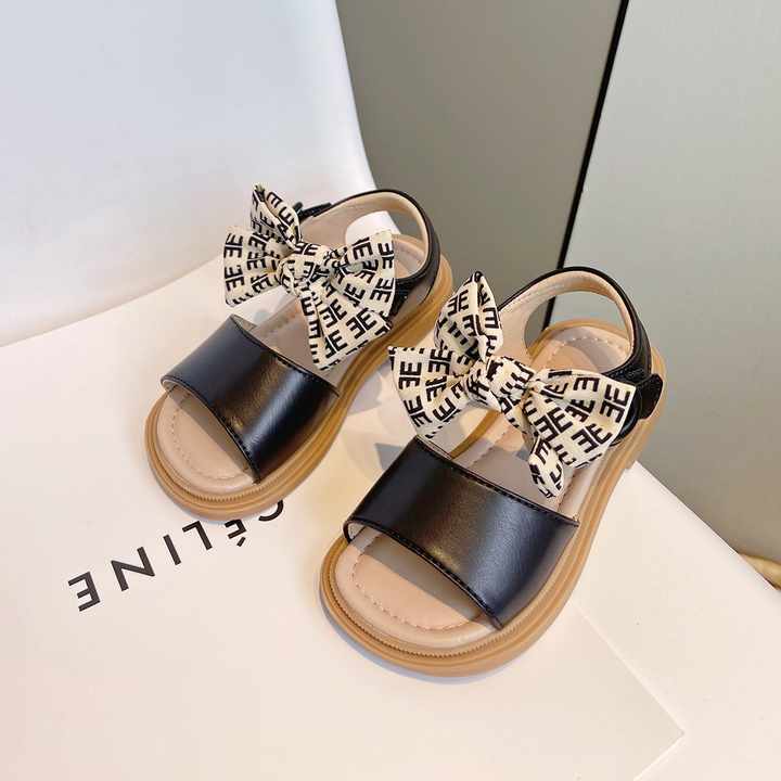 صنادل للفتيات بتصميم خرافي Girls' fairy-tale sandals
