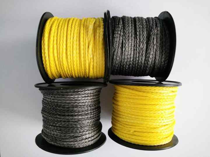 حبل مضفر من البولي بروبيلين عالي الجودة، مكون   .High-quality 16-strand polypropylene braided rope