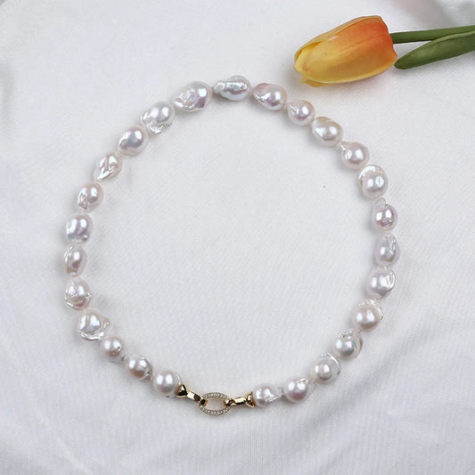 Baroque pearl necklace 