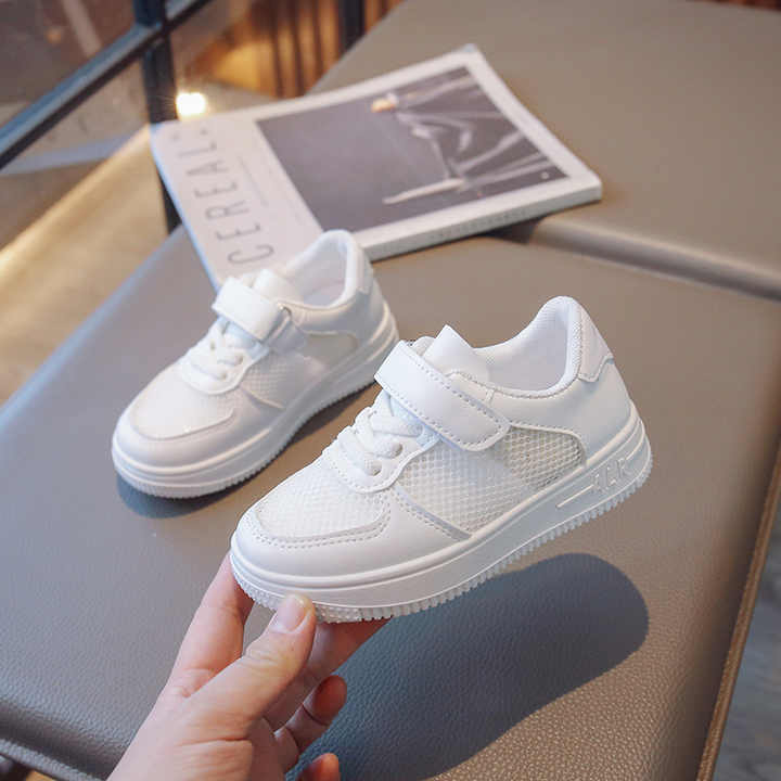 Classic girls' sneakers 