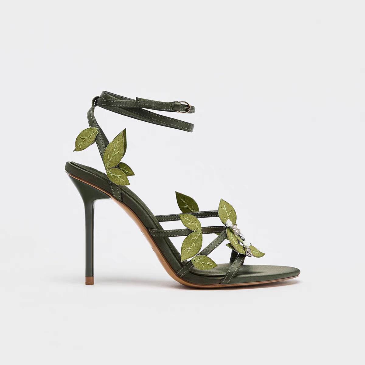 كعب نسائي عالي