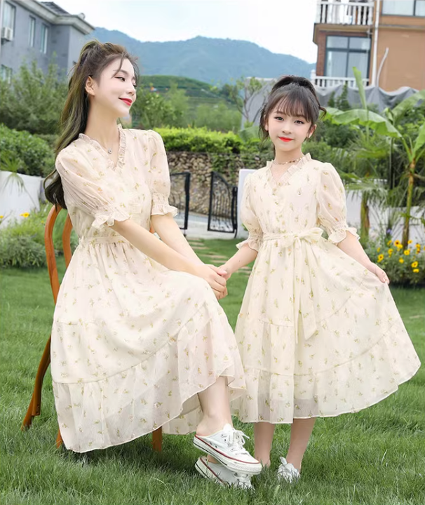 فساتين البنوتات - الأم والبنت