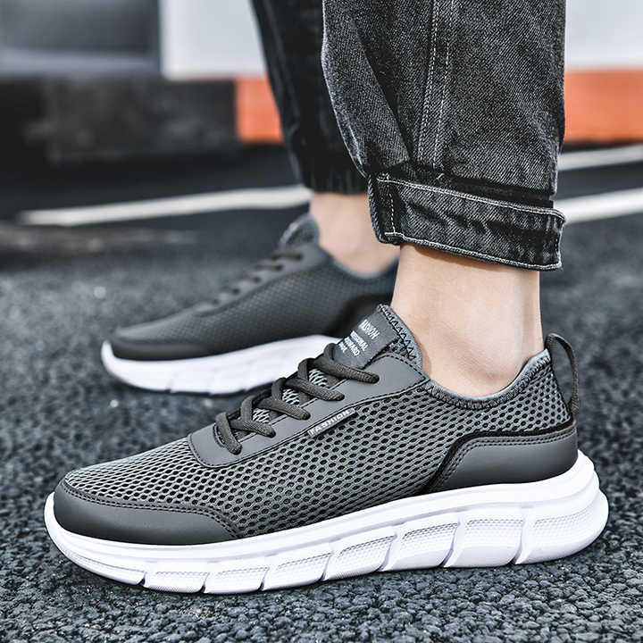 Comfortable lightweight casual sneaker