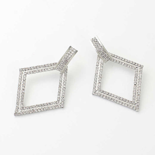 Elegant dangling earrings 