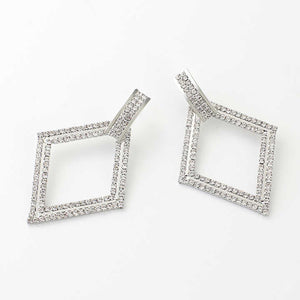 Elegant dangling earrings 
